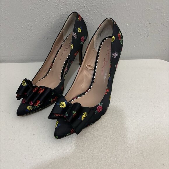 Betsey Johnson Bret Womens Classic Heel Pumps Slim Heel Black Floral Bow 8.5 Sz - Picture 1 of 8